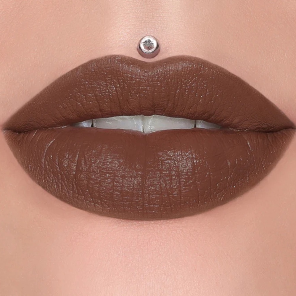 Jeffree Star Velvet Trap Lipstick in color Dominatrix, new!
